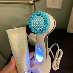Nuskin Lumispa facial cleaner